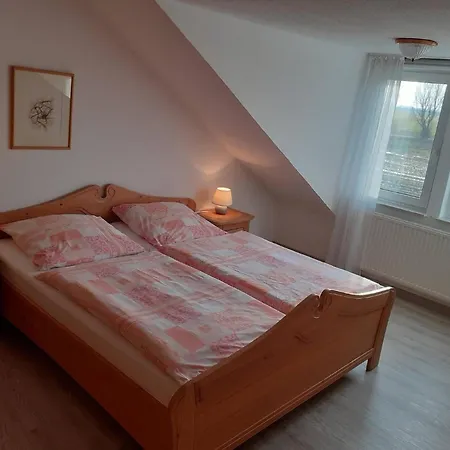 In Pilsum Mit Blick Ueber Landschaft Lejlighed